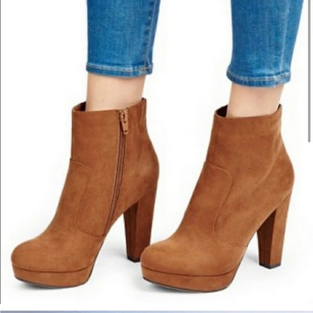 Super cute Cognac ‘suede’ ankle boots
